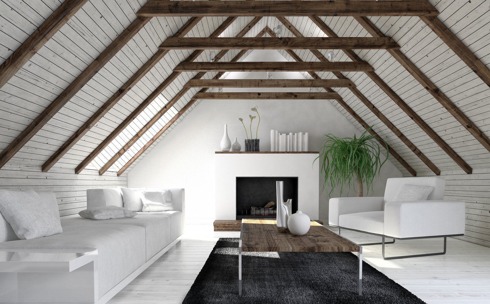 biała sofa, kominek, drewniany strop