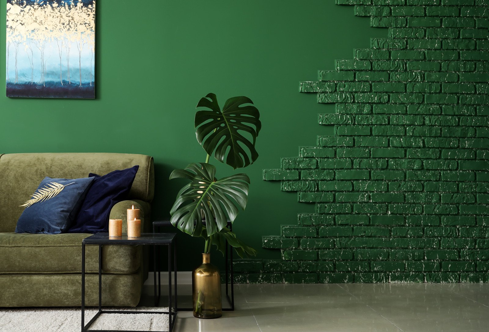 zielona ściana, sofa